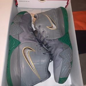 Kyrie 4